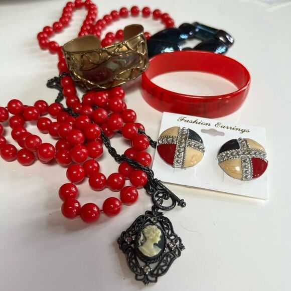Six Piece Vintage Mixed Era Necklace, Earrings and Bracelet Costume Jewelry Lot - Picture 1 of 7